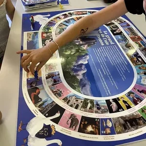 Voyagez dans le temps avec le jeu de l'oie consacré à Evenos