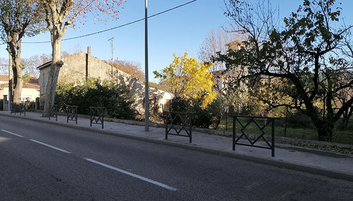 Barrières trottoirs route de Marseille